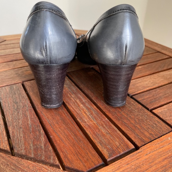 Grey Salvatore Ferragamo shoes.  Size 7 1/2 - Picture 5 of 8